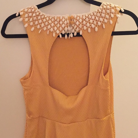 Yellow dress - Picture 3 of 3